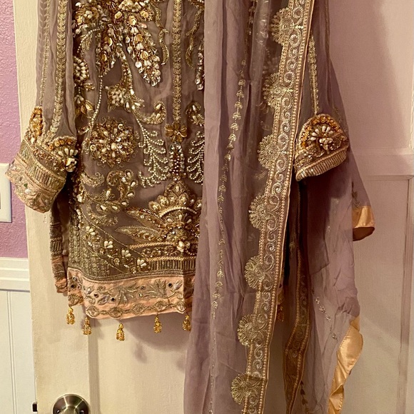 Indian/Pakistani Beautiful peach lavender parties/wedding dress. - Picture 5 of 5